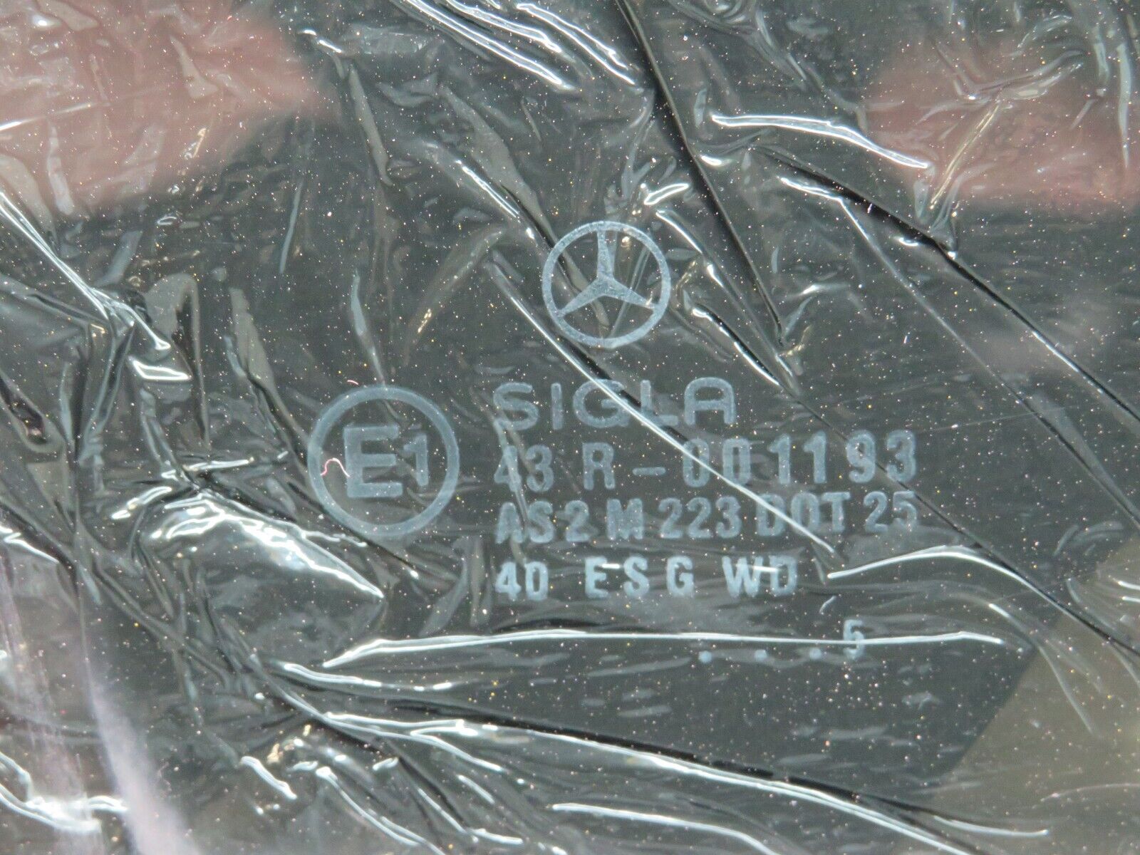 27676 Mercedes-Benz S124 300TE Wagon Front Right Door Window Glass