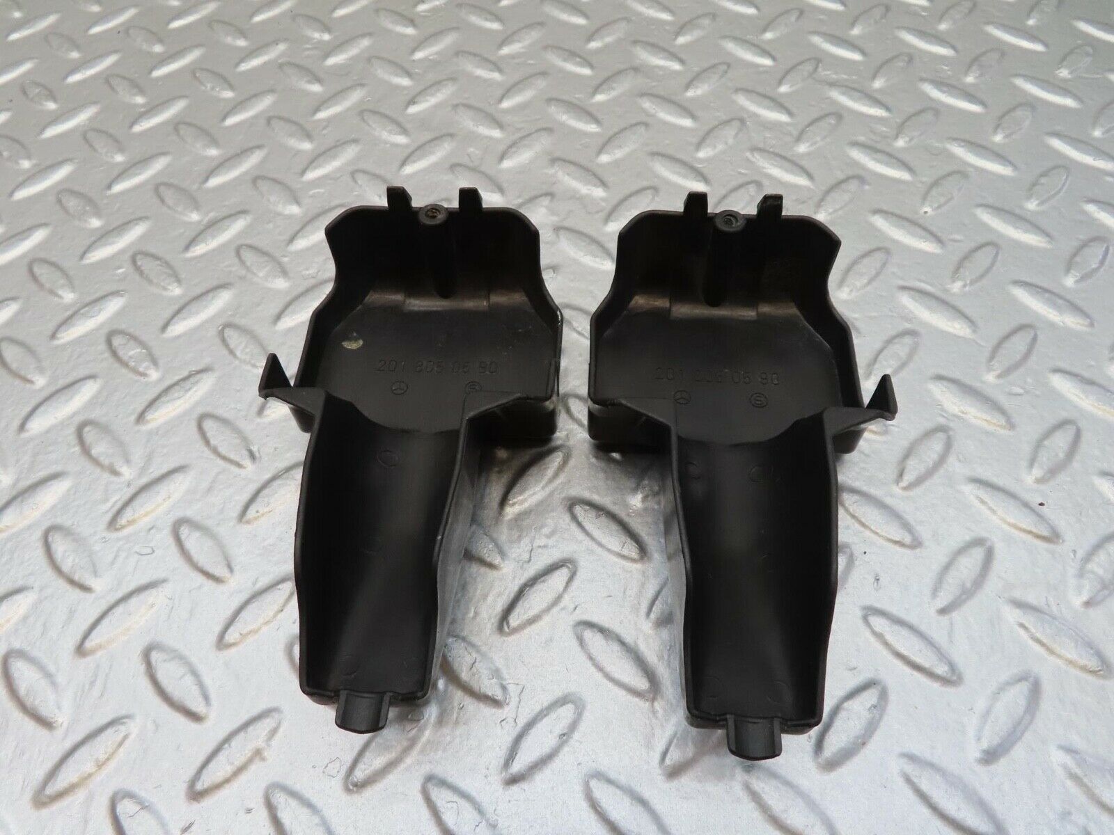 14782 Mercedes-Benz W201 190E Rear Door Lock Vacuum Actuator Cover 2018050590