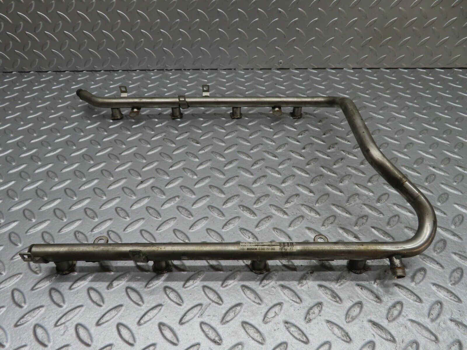 13391 Mercedes-Benz W220 S430 Fuel Injector Rail 1130700595