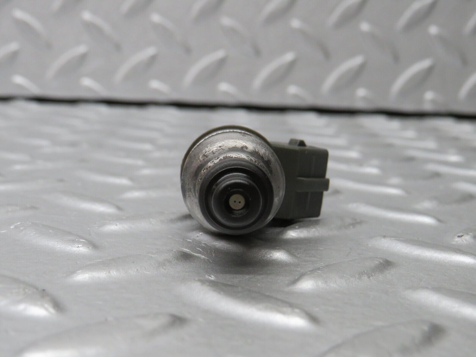 38145 Mercedes-Benz A124 320E Cabriolet Fuel Injector Bosch 0280155209 0000787323