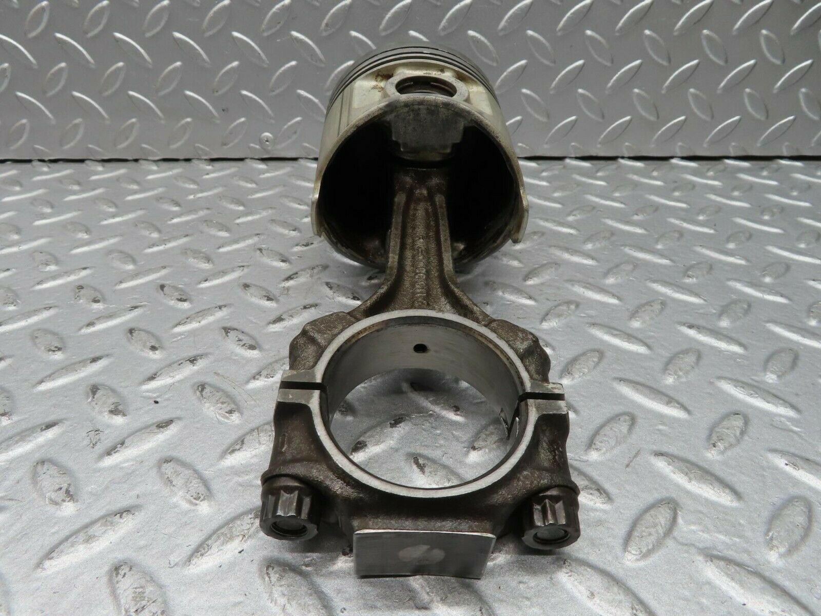 16685 Mercedes-Benz C107 380SLC Piston With Connecting Rod 92.005 mm