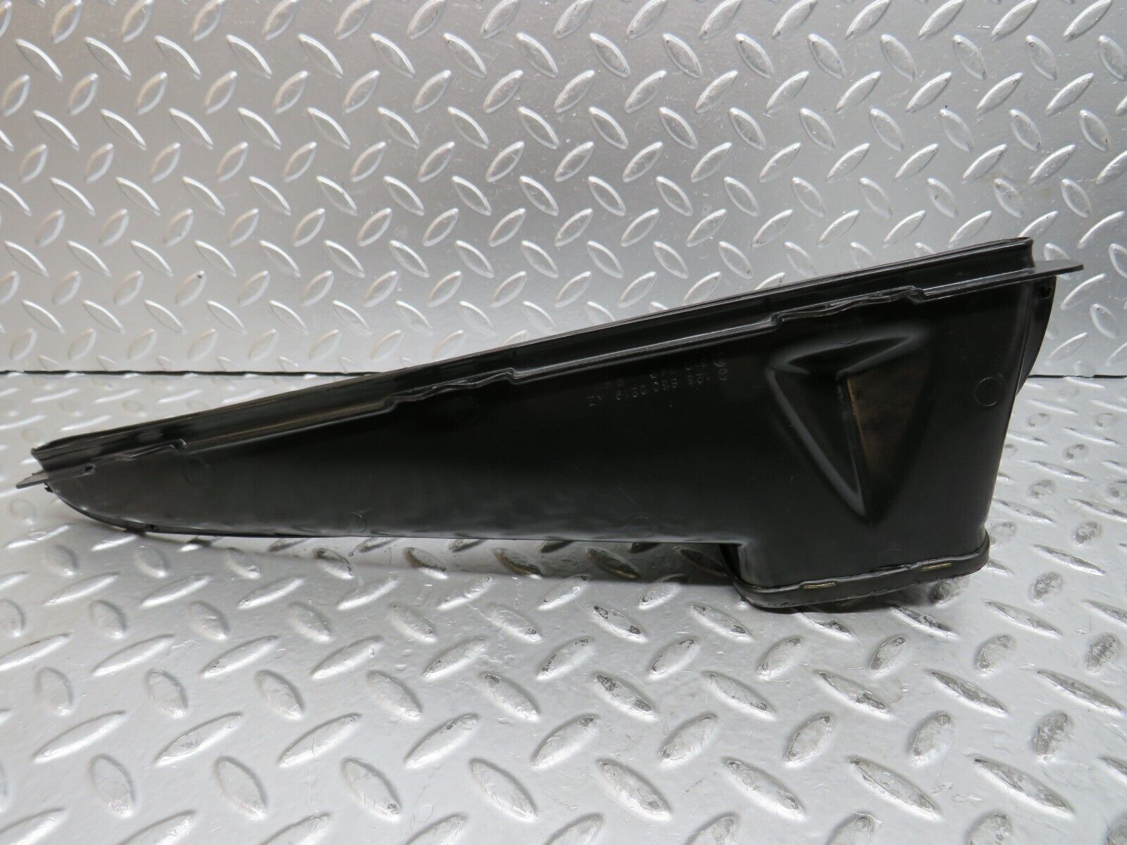 28594 Mercedes-Benz W123 230E Air Duct Vent Left And Right