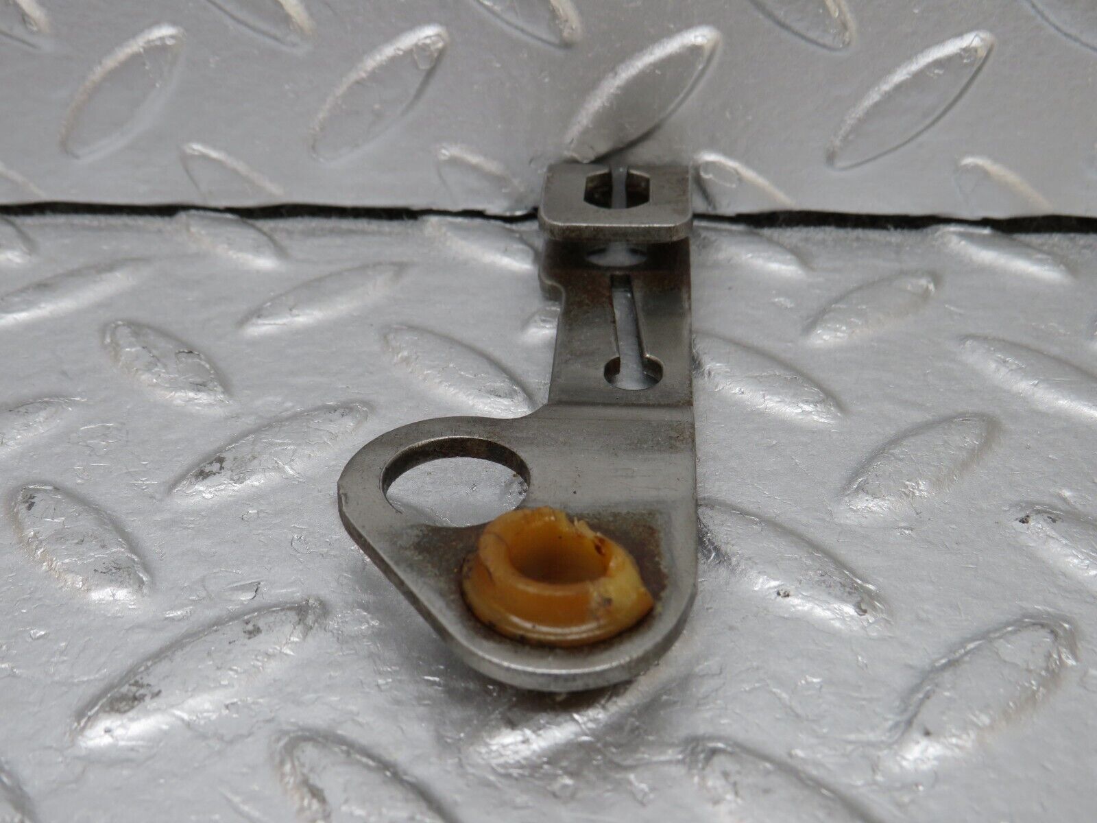 34571 Mercedes-Benz C126 380SEC Automatic Gearbox Linkage Bracket 722.310