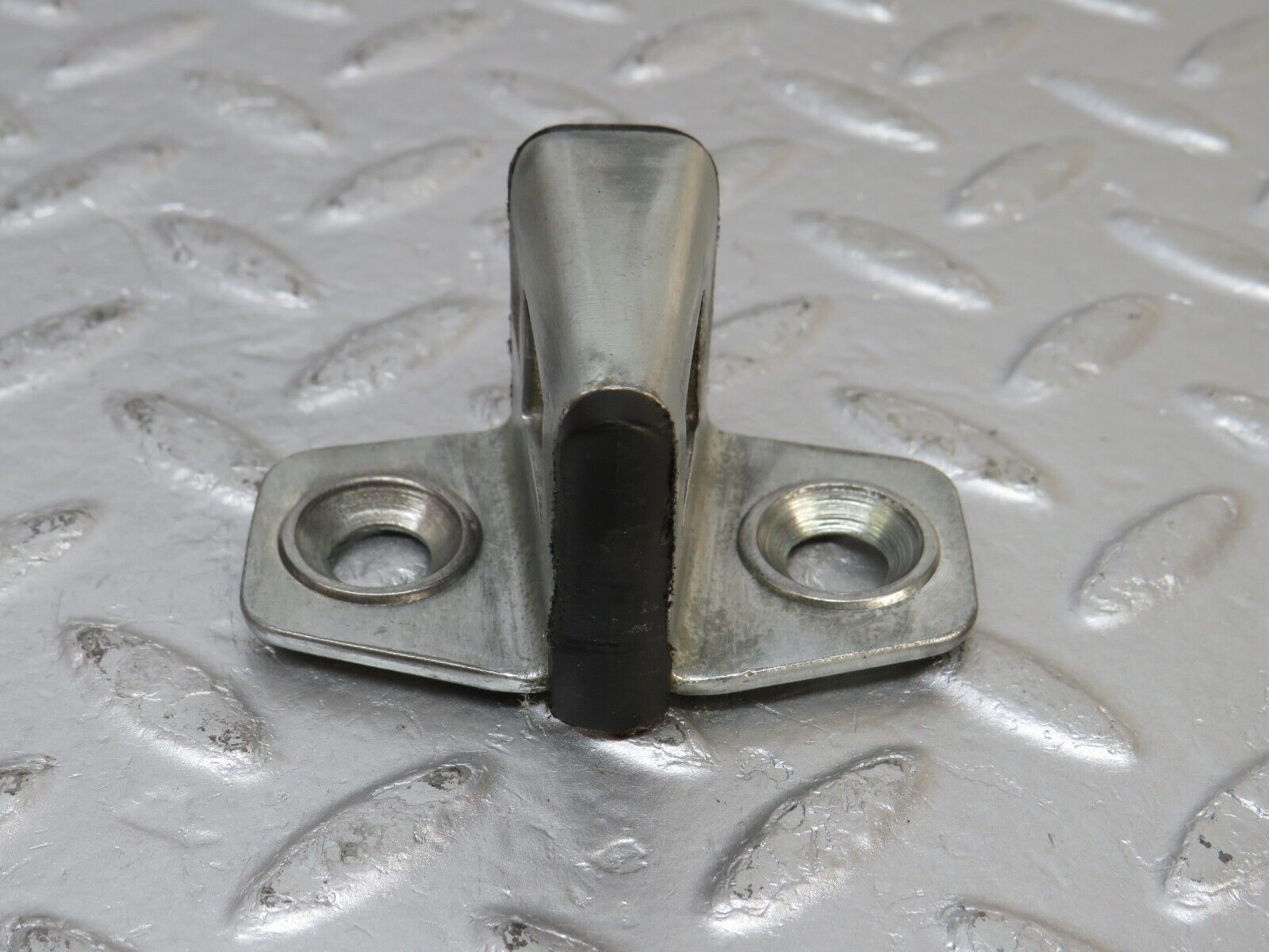 33897 Mercedes-Benz W124 260E Door Lock Latch