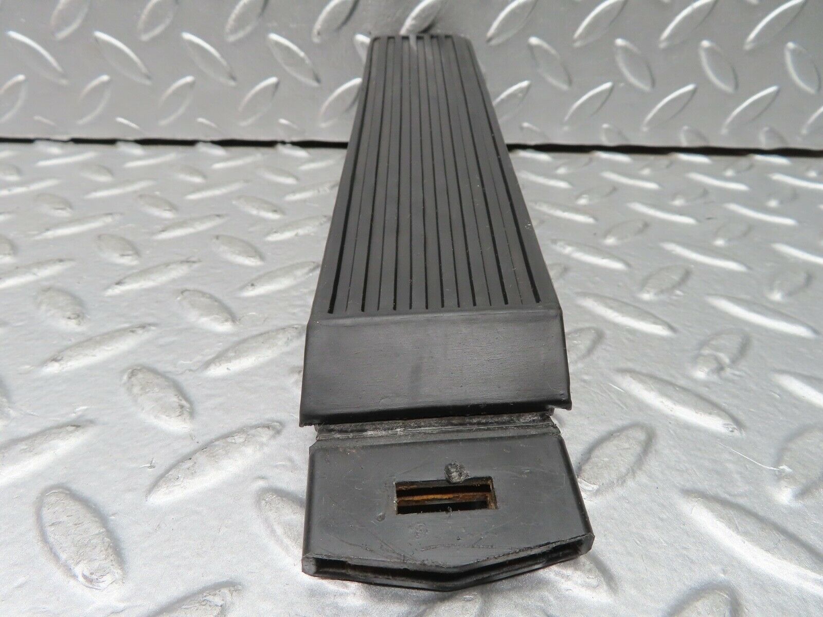 21187 Mercedes-Benz W123 230E Accelerator Pedal With Rubber 1233010082