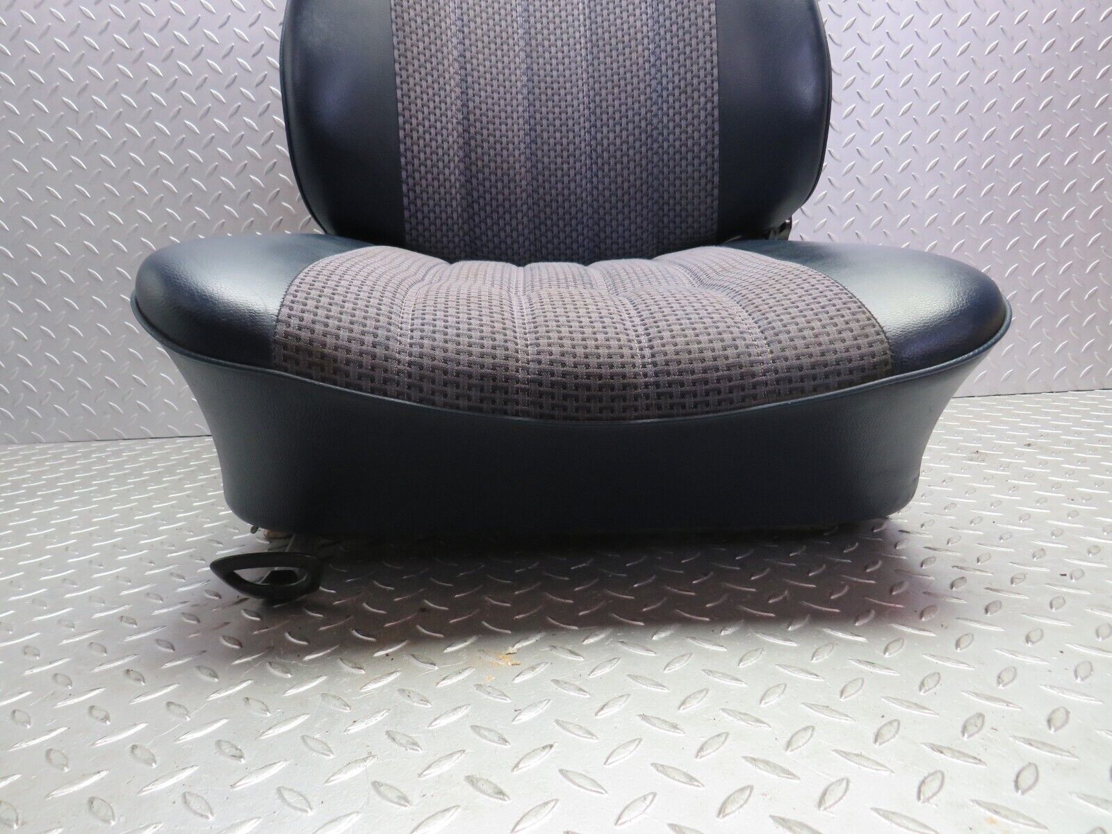 31147 Mercedes-Benz W123 200D Front Left Passenger Seat Blue