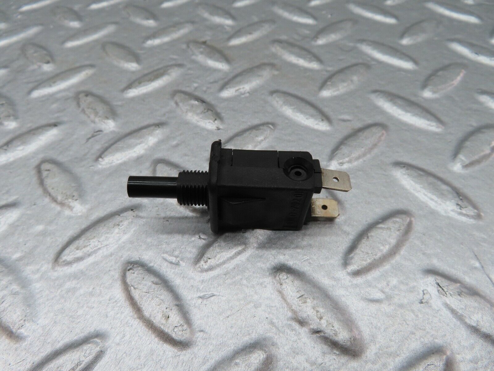 18087 Mercedes-Benz W123 200 Door Contact Switch 0008212852