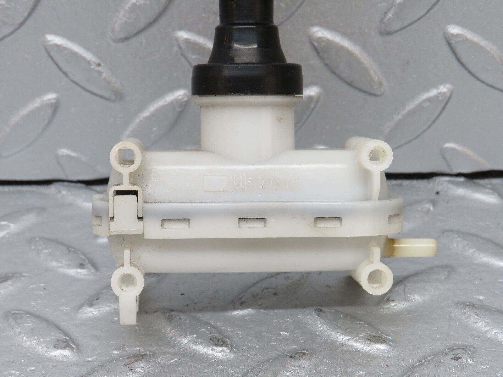 36632 Mercedes-Benz W201 190E 2.0L Rear Right Door Lock Vacuum Actuator