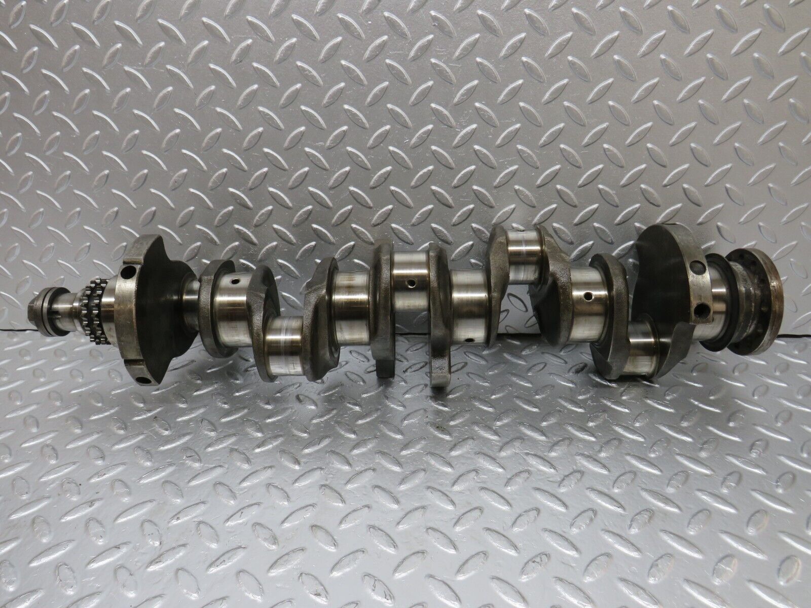 32929 Mercedes-Benz W123 300D Crankshaft OM617.912 6170310401