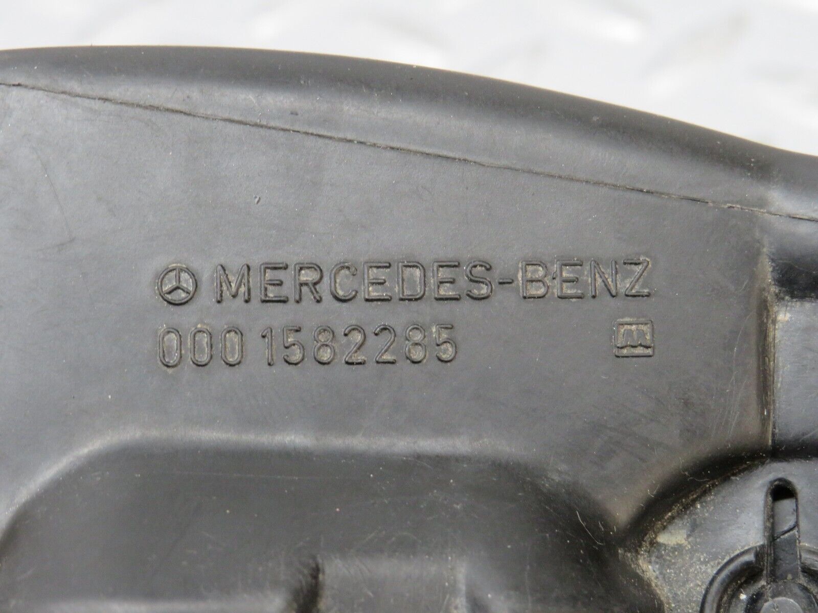 33917 Mercedes-Benz W124 260E Ignition Coil Cover Cap 0001582285