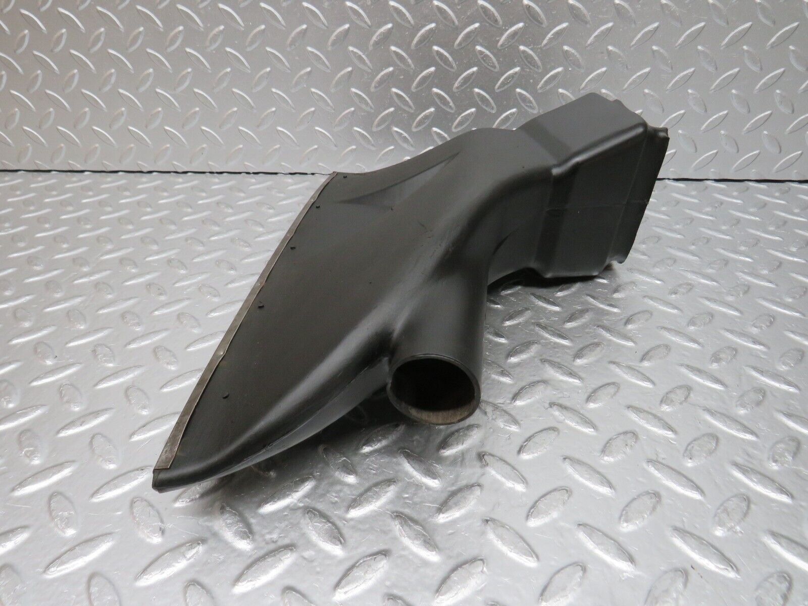 0032 Mercedes-Benz W116 350SE Ventilation Air Duct