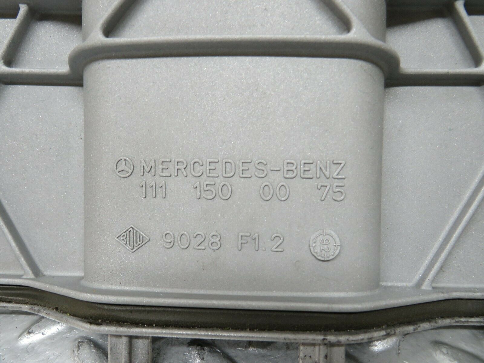 24362 Mercedes-Benz S124 220TE Wagon Ignition Cable Cover 1111500075