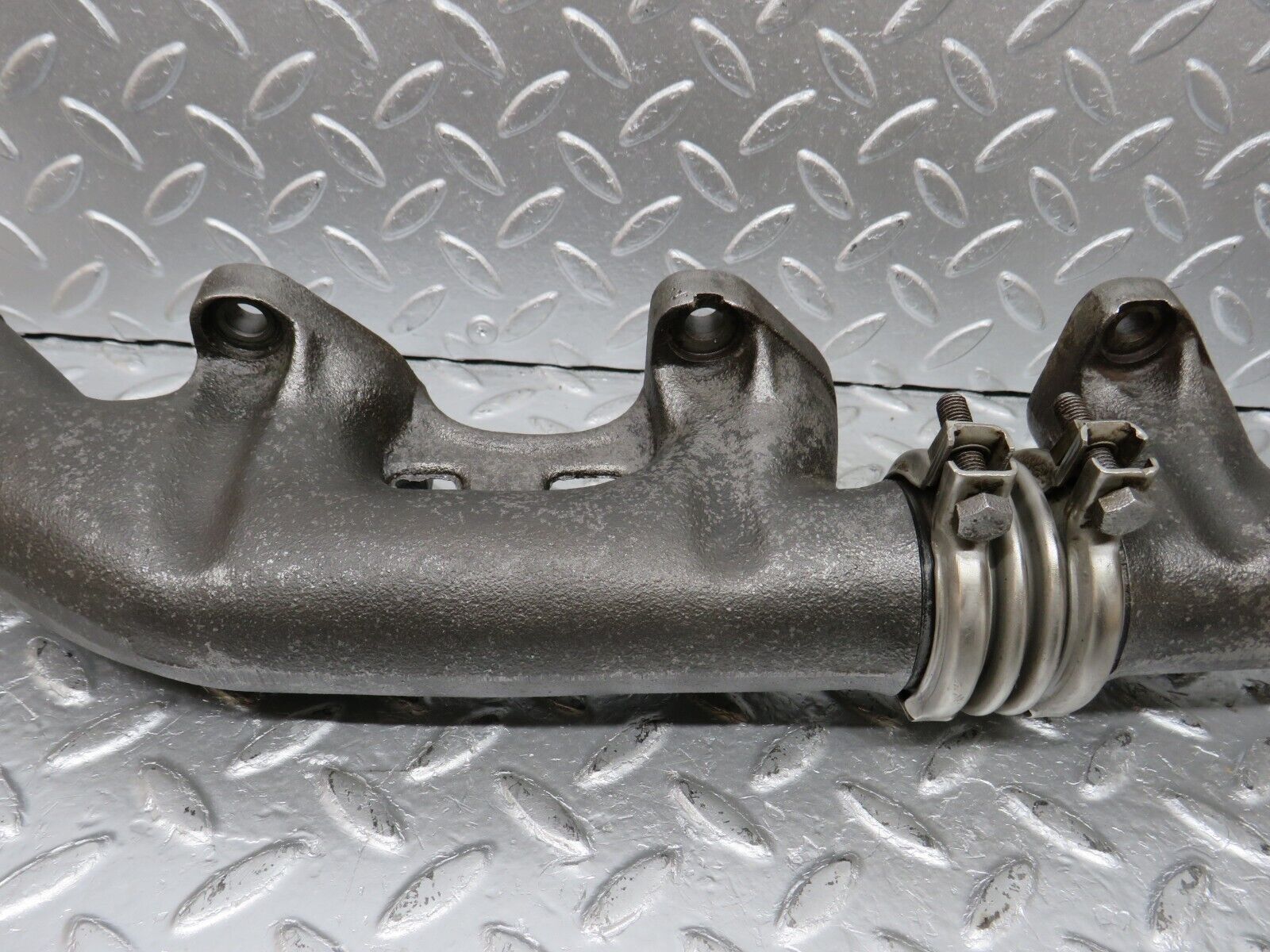 33119 Mercedes-Benz W126 380 V8 Exhaust Manifold Left 1161422302 1161422902