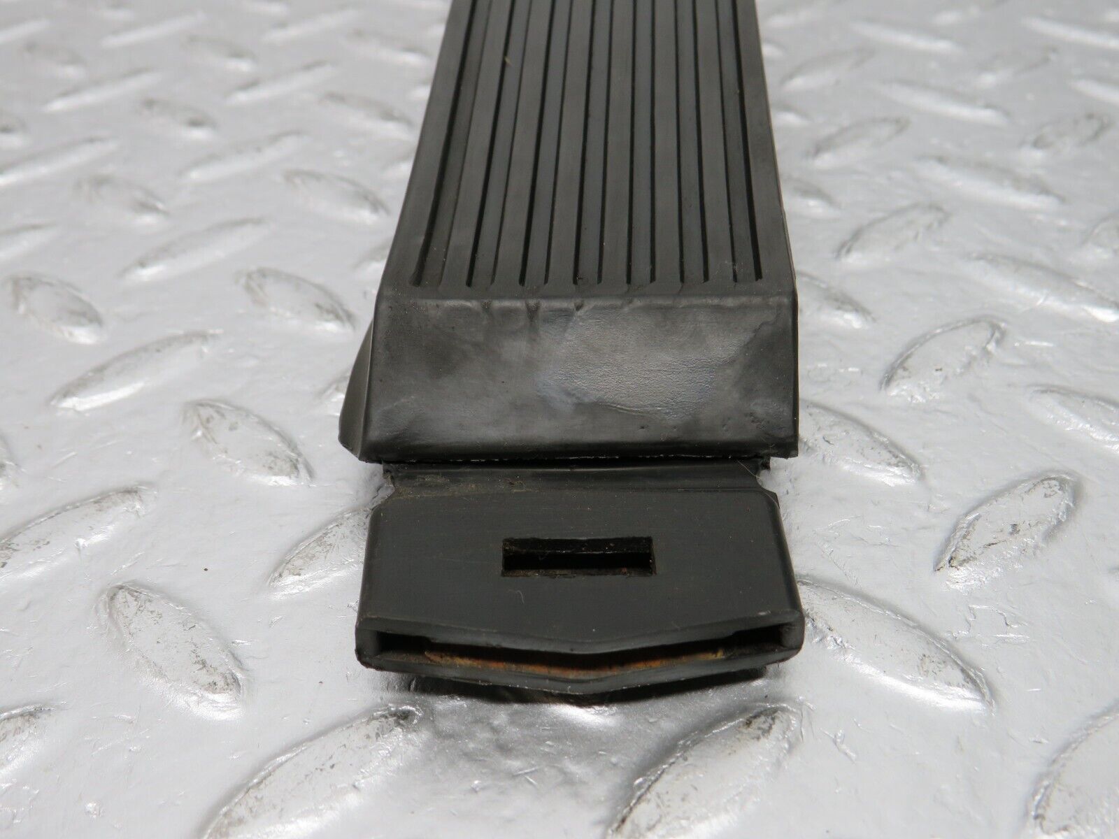 32597 Mercedes-Benz S124 300TE Wagon Accelerator Pedal With Rubber 1233010082