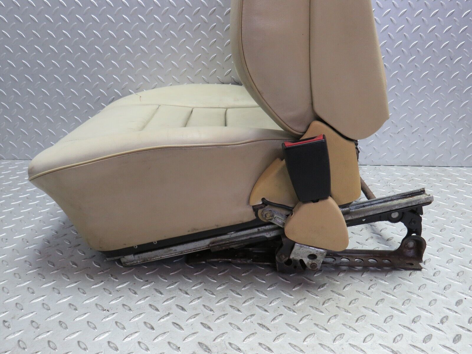 34547 Mercedes-Benz C126 380SEC Front Right Electric Driver Seat Leather Beige