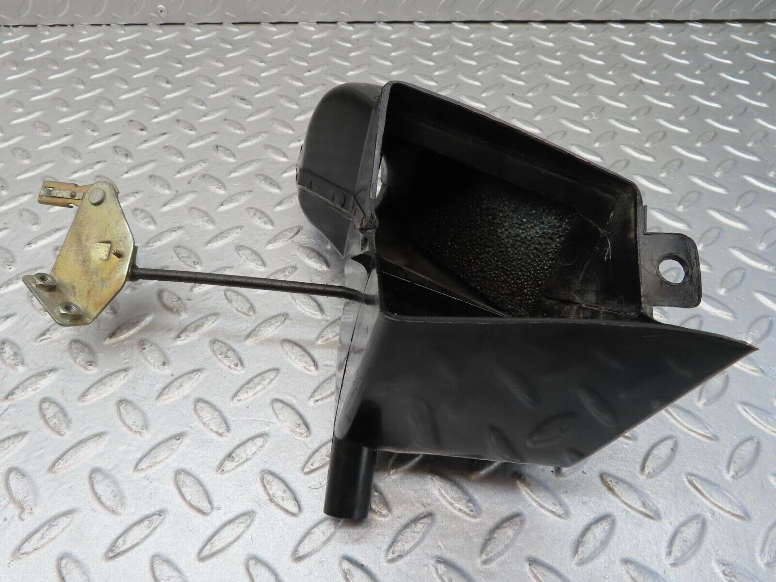 12393 Mercedes-Benz W108 280SE 3.5 Air Vent Control Right Side 1088301245