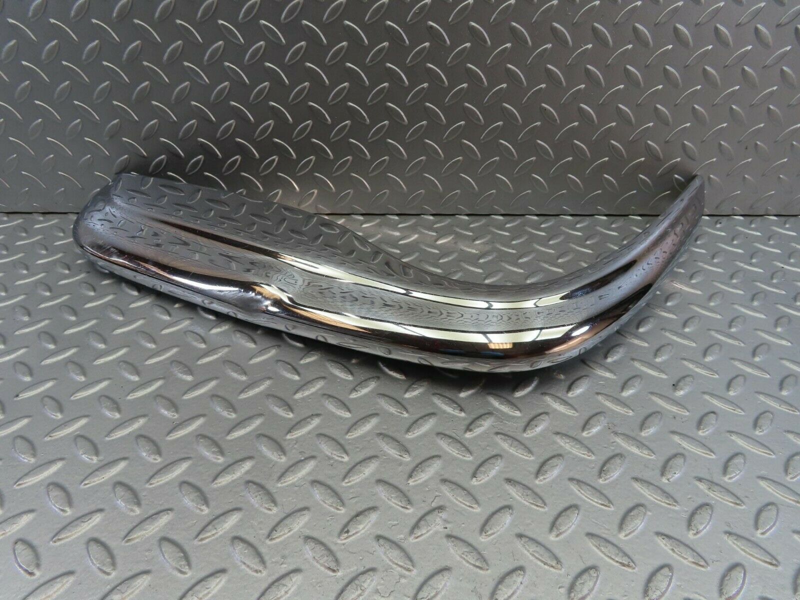 10613 Mercedes-Benz W108 Front Left Upper Bumper Corner