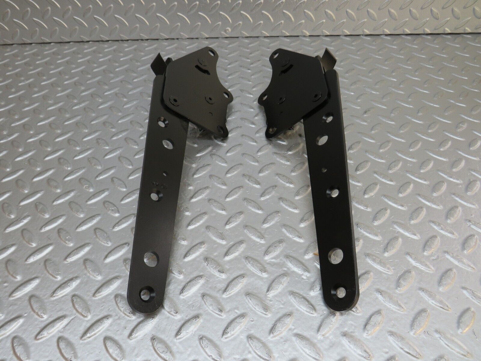 32514 Mercedes-Benz S124 300TE Wagon Rear Seat Hinge Pair
