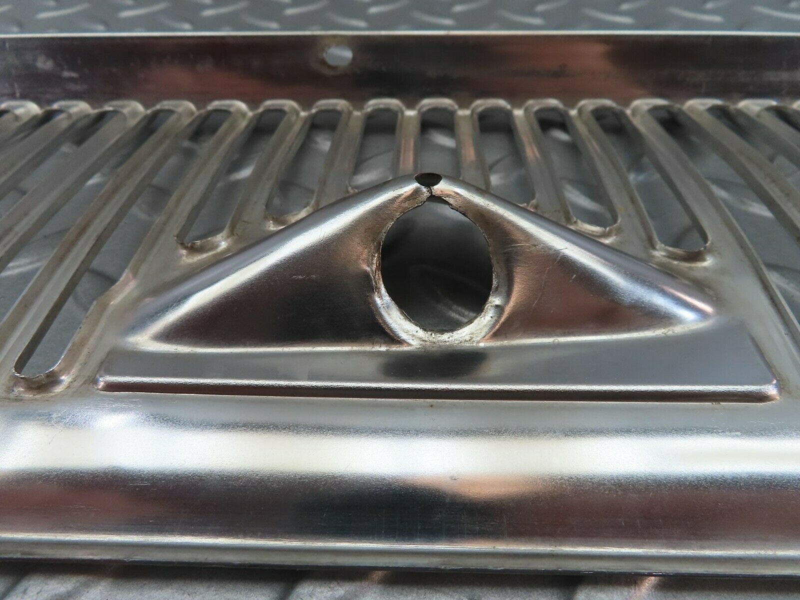 7385 Mercedes-Benz W116 450SE Air Intake Grill Chrome