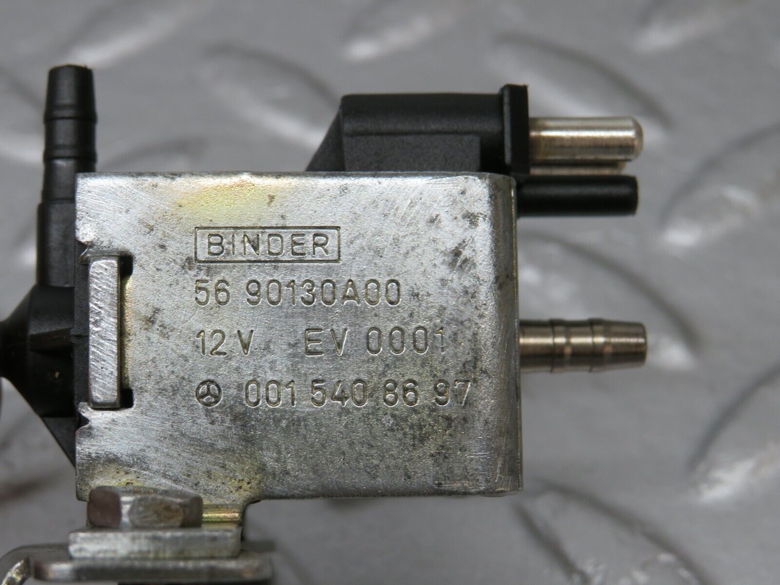 36583 Mercedes-Benz W201 190E 2.0L Vacuum Control Valve 0015408697