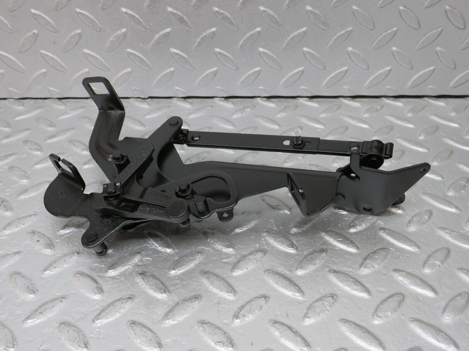 38118 Mercedes-Benz A124 320E Cabriolet Throttle Linkage 1040702321