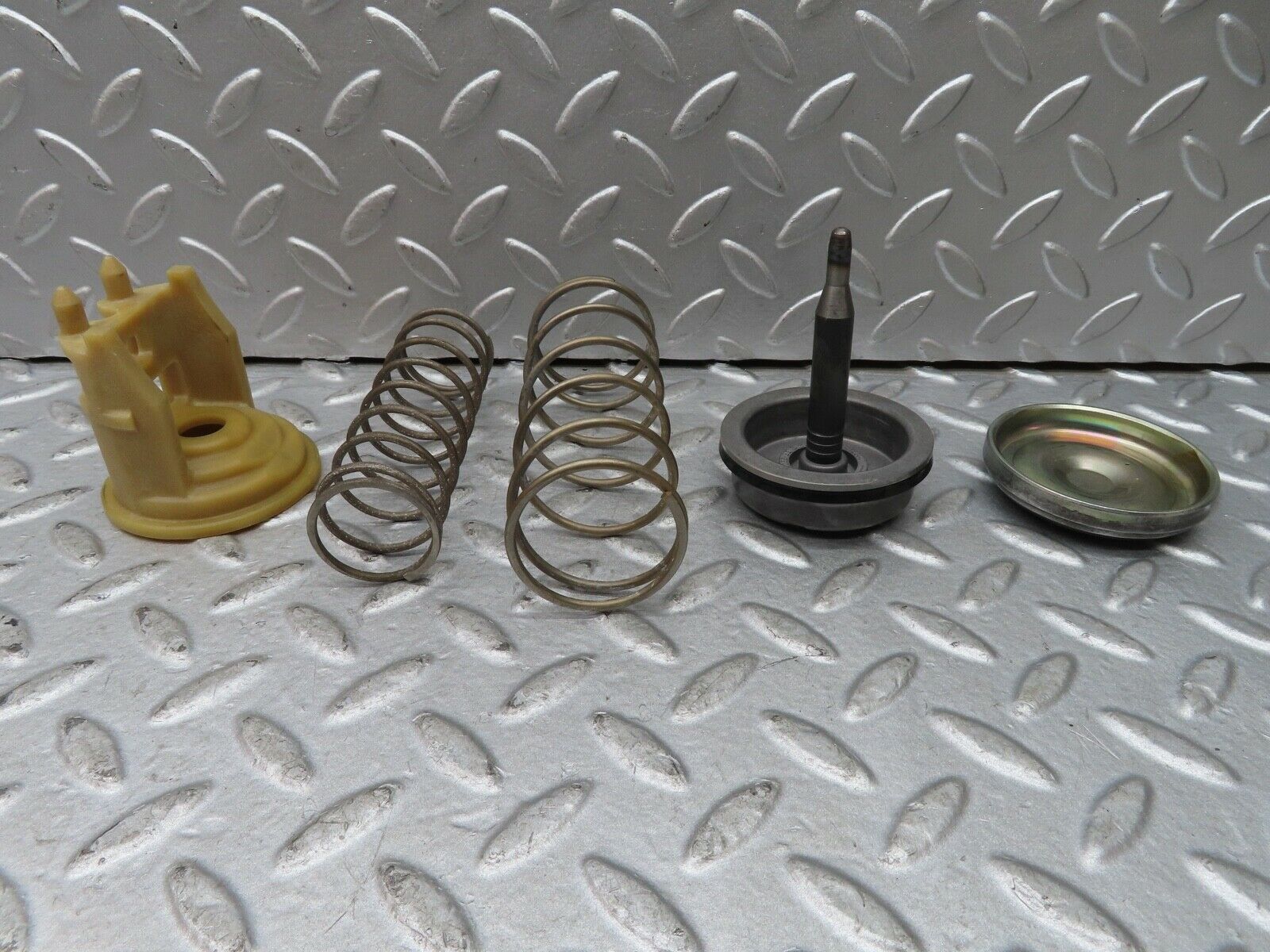 17846 Mercedes-Benz W123 230E Automatic Transmission Front Servo 1232770340