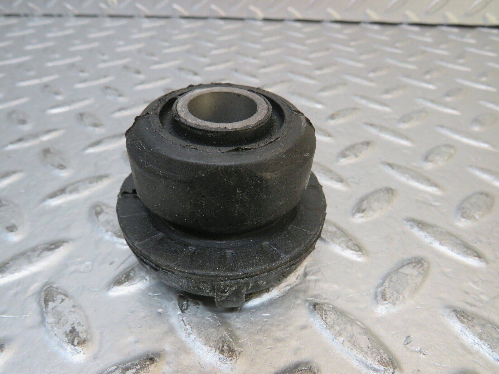 27081 Mercedes-Benz W123 280E Control Arm Bushing Kit New 1233301375