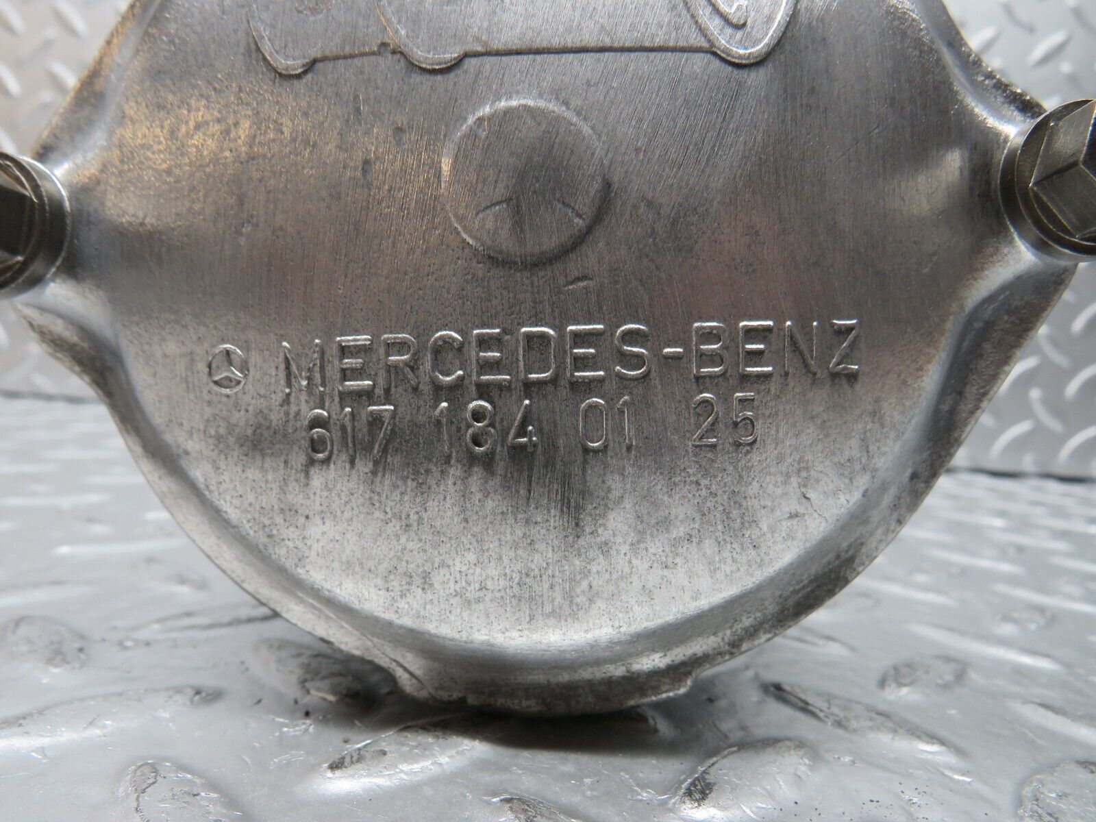 31099 Mercedes-Benz W123 240D Oil Filter Housing 6151840102 6171840125