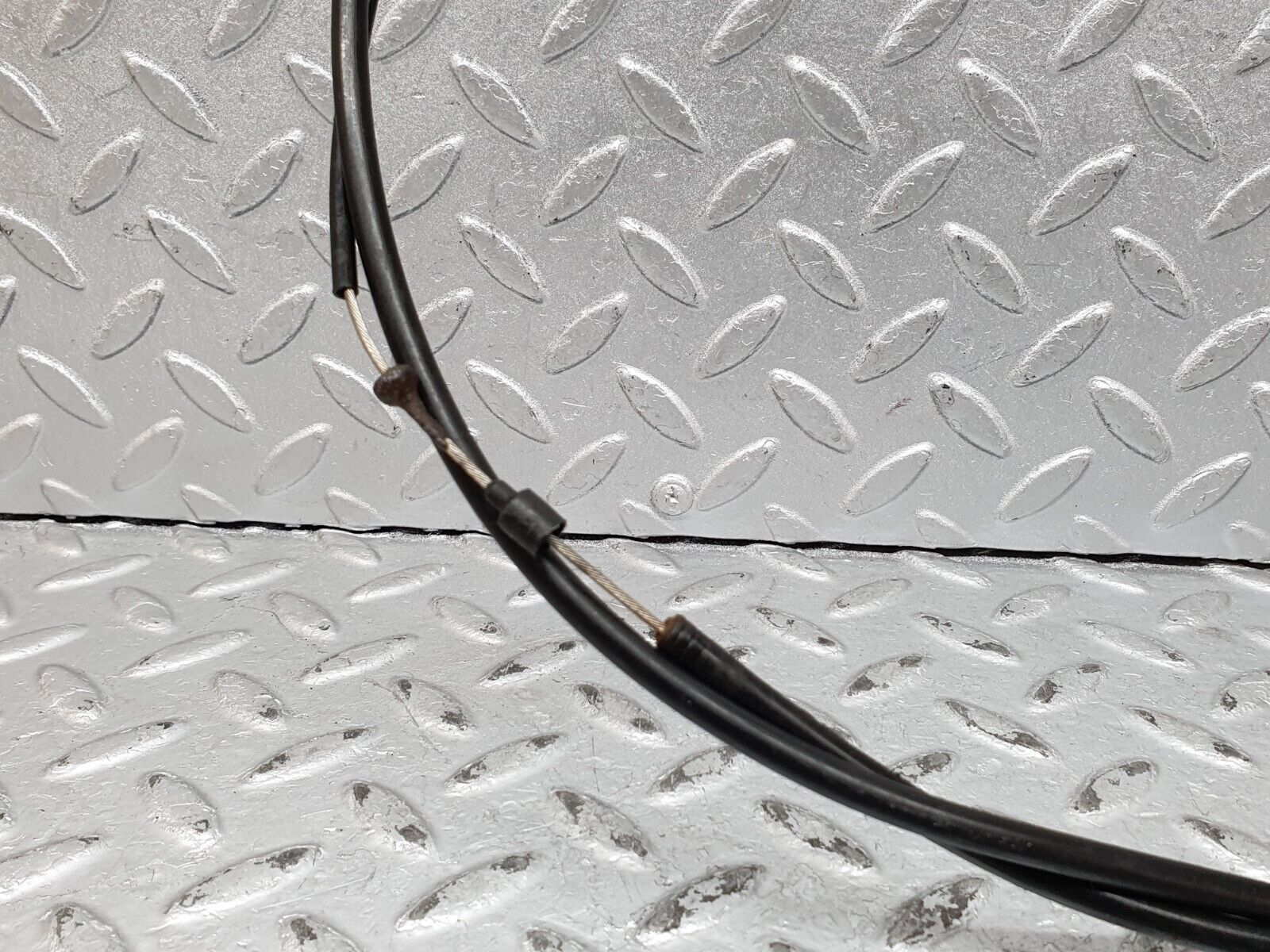 41257 Mercedes-Benz W126 300SE Bonnet Release Cable