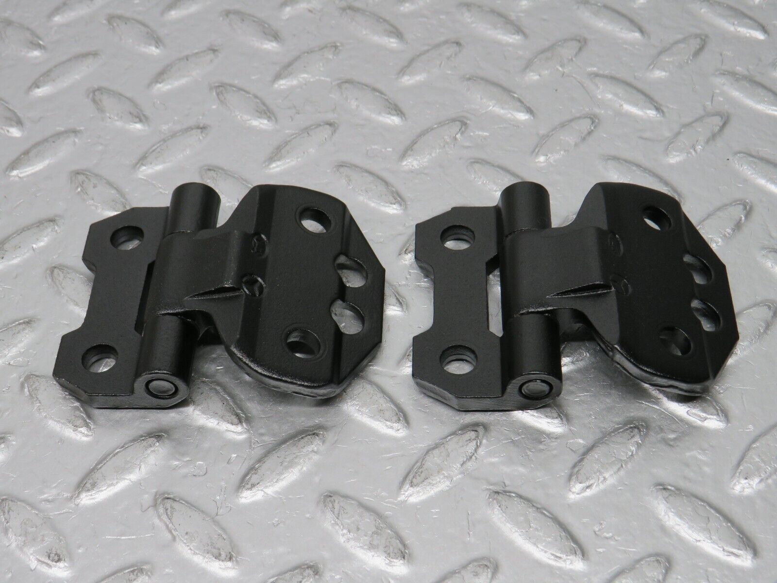 32557 Mercedes-Benz S124 300TE Wagon Door Hinge Right Side