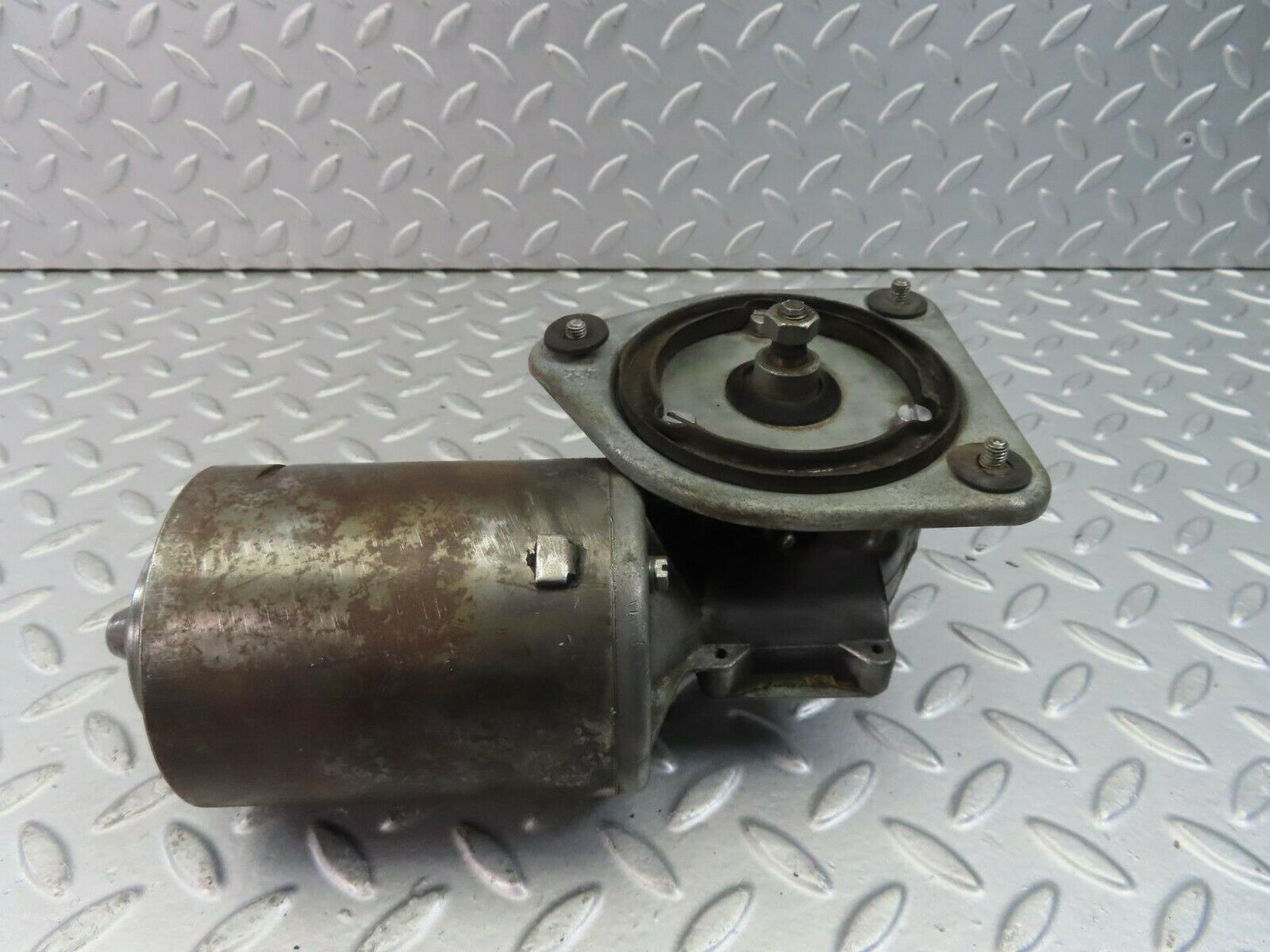 8964 Mercedes-Benz W115 Wiper Motor Bosch