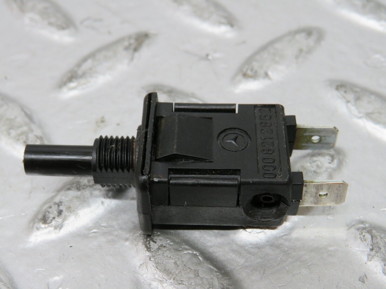 26205 Mercedes-Benz W116 450SE Door Contact Switch 0008212852