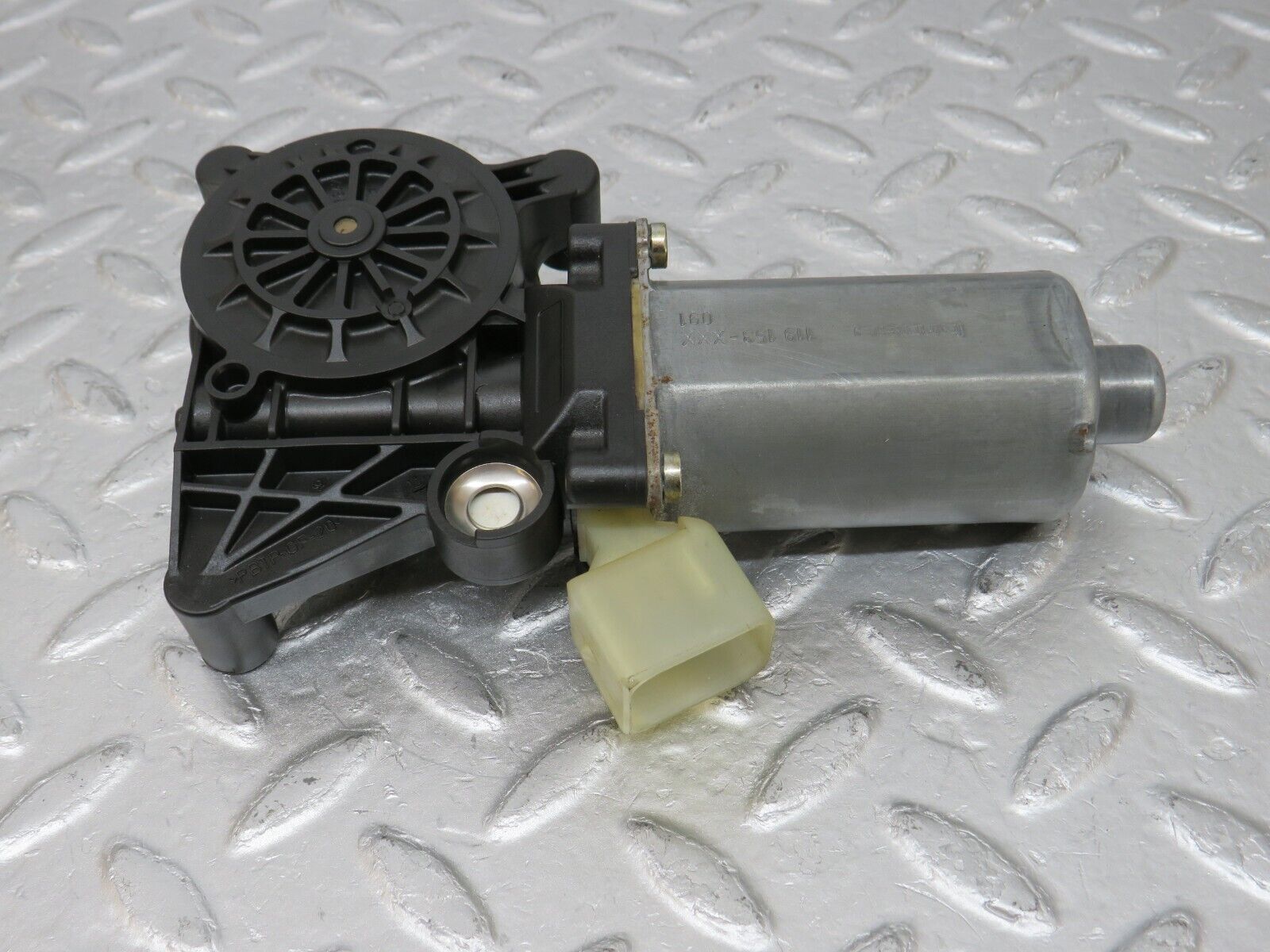 34701 Mercedes-Benz W210 320E Front Right Window Regulator Motor 0130821709