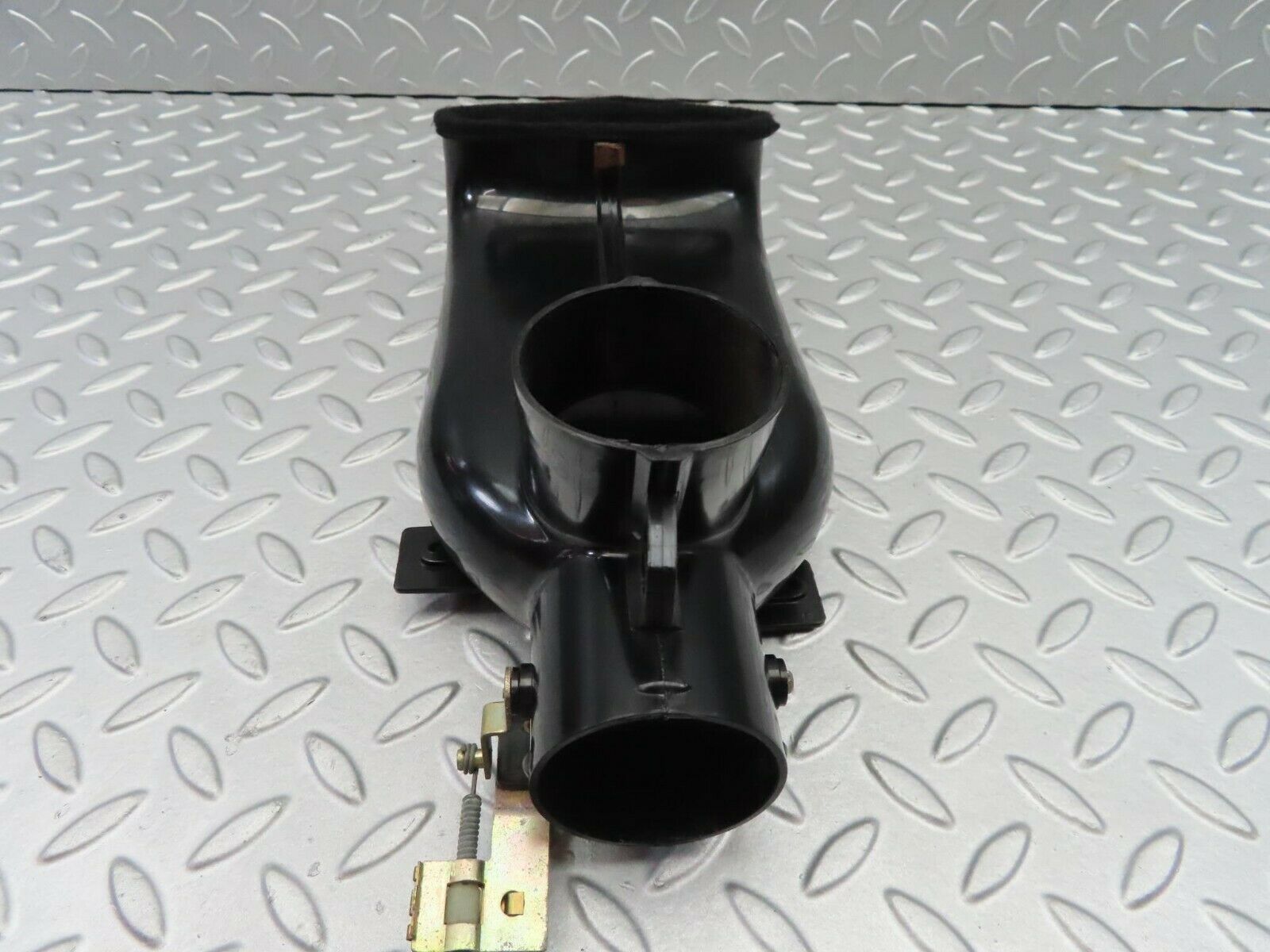 6947 Mercedes-Benz C107 350SLC Coupe Heater Air Duct Left