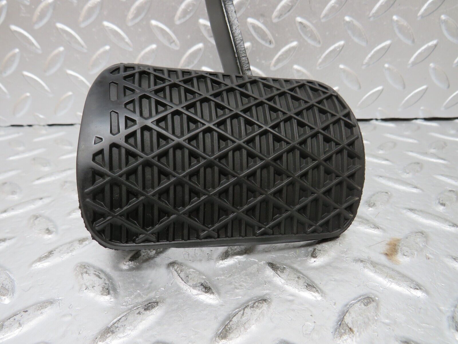 27187 Mercedes-Benz W123 280E Brake Pedal 1232910082