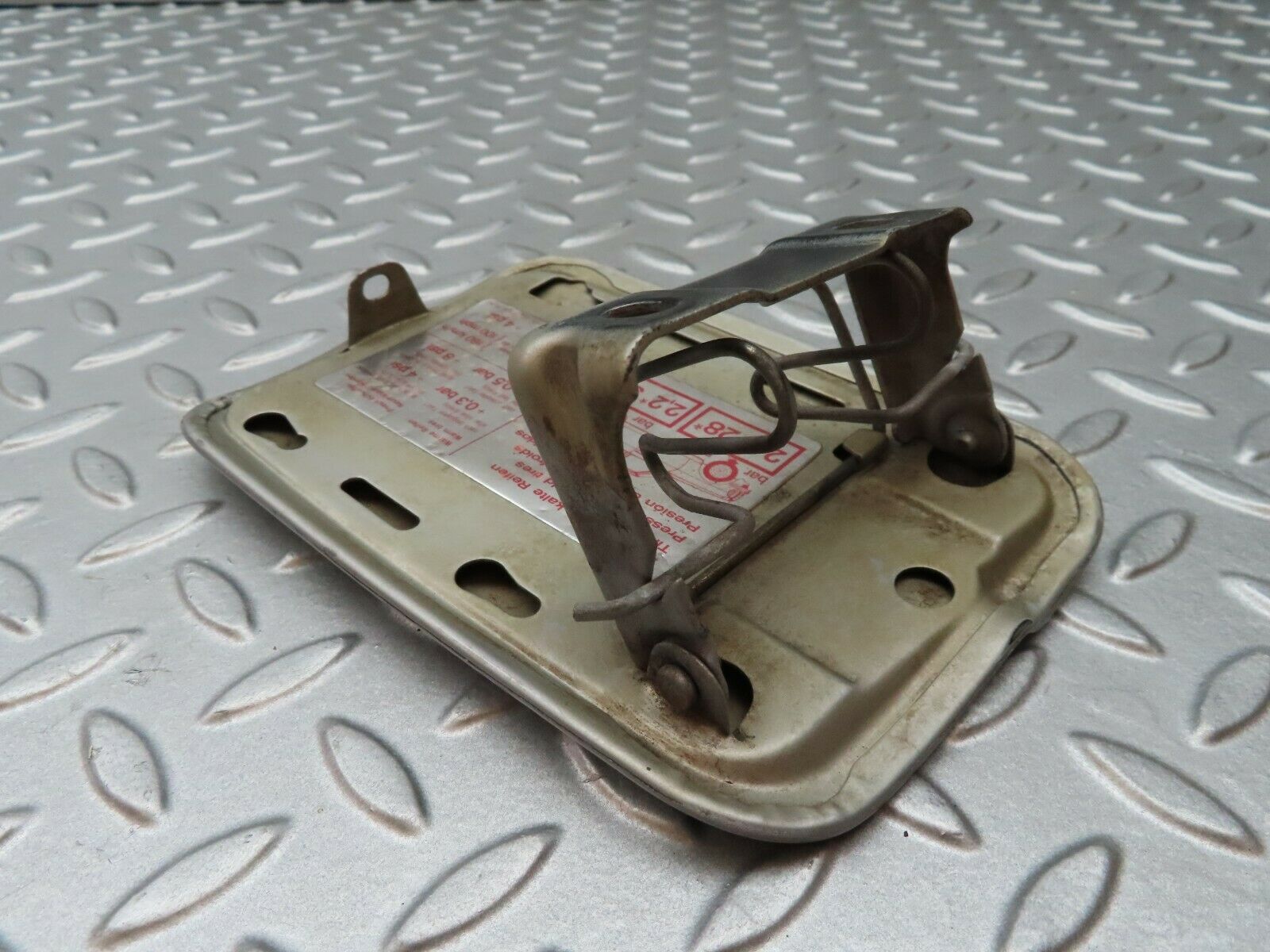 4493 Mercedes-Benz W123 230E Fuel Tank Flap Cap 1235840039