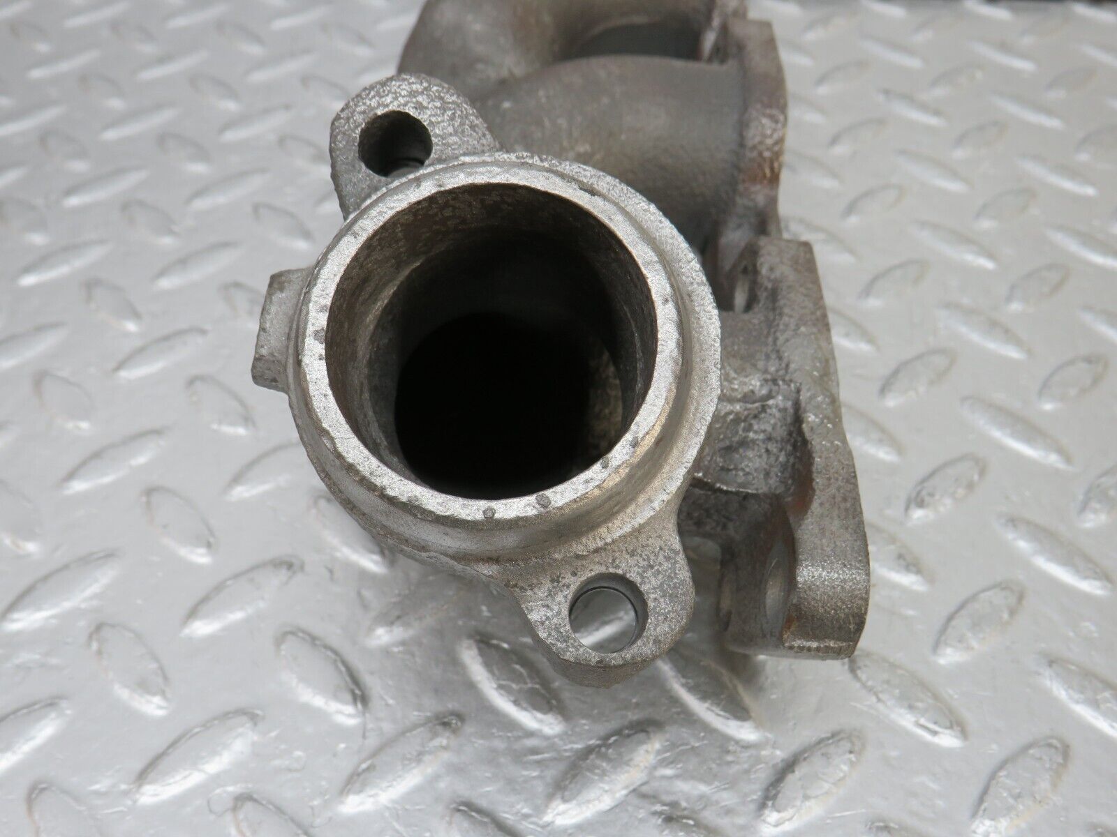 34688 Mercedes-Benz W124 260E Exhaust Manifold 4-6 Cylinder 1031422202