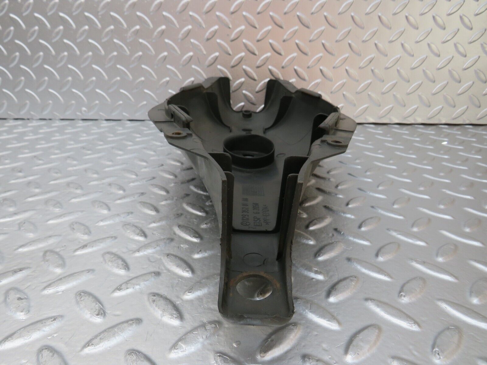 25688 Mercedes-Benz W124 280E Rear Control Arm Cover 1293520188