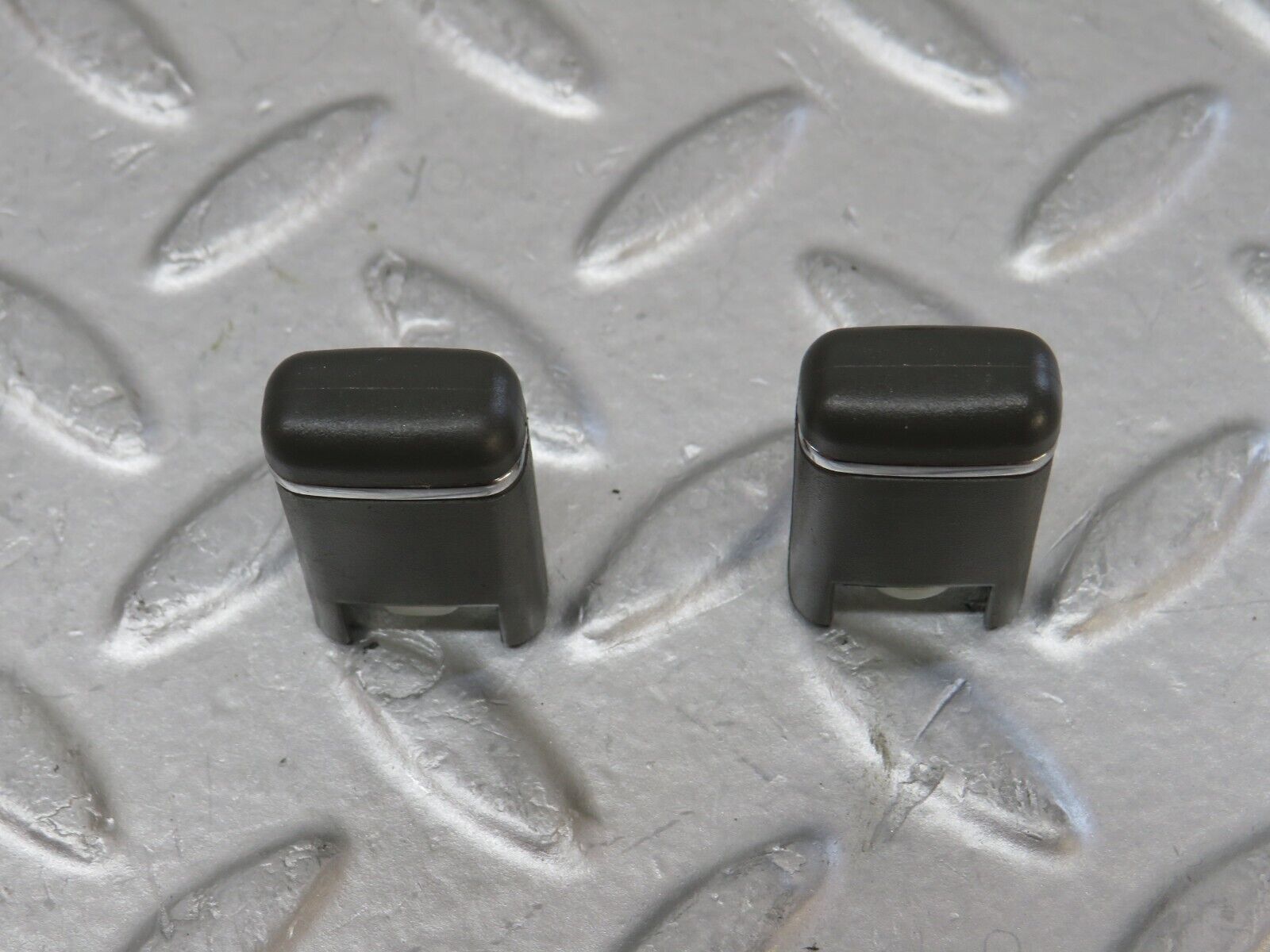 35132 Mercedes-Benz W221 Door Lock Knob 2x