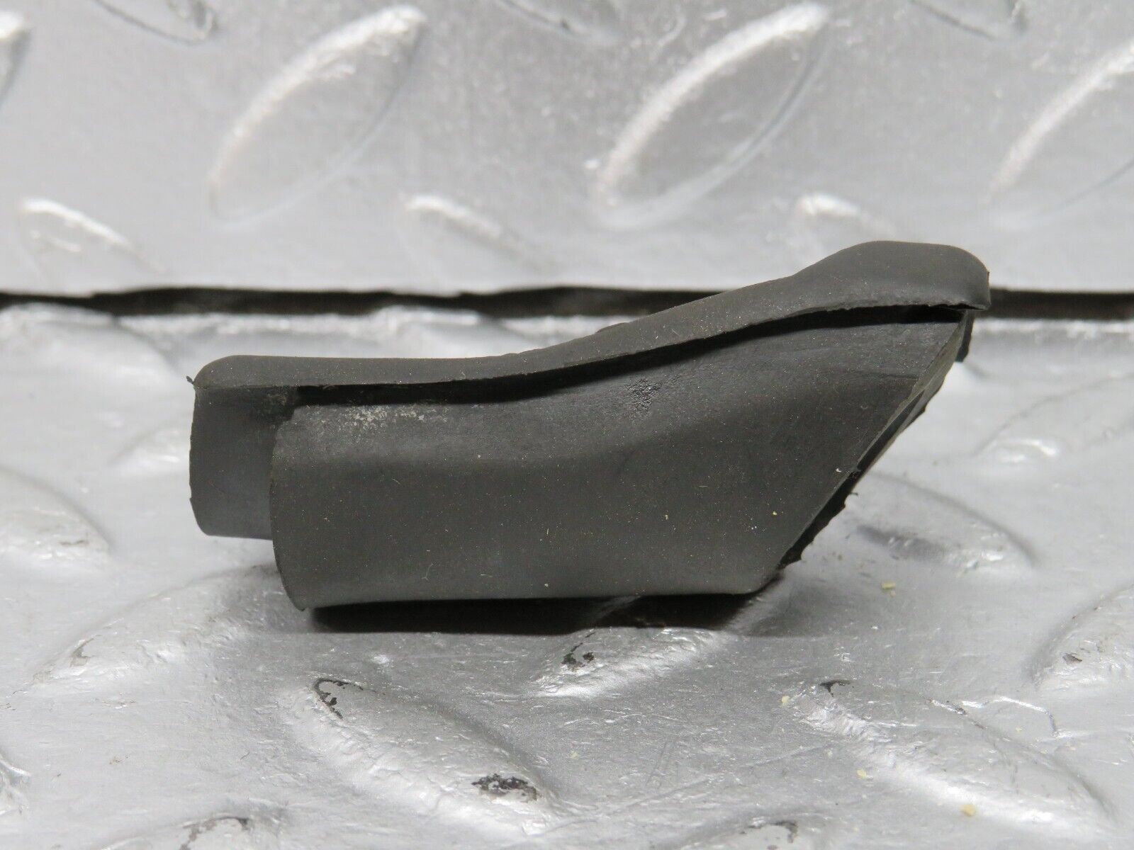 40479 Mercedes-Benz W110 230 Steering Column Rubber 1084620196