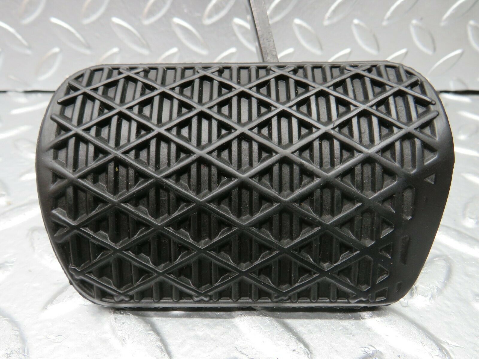 22514 Mercedes-Benz C124 E220 Coupe Brake Pedal With Rubber 1232910082