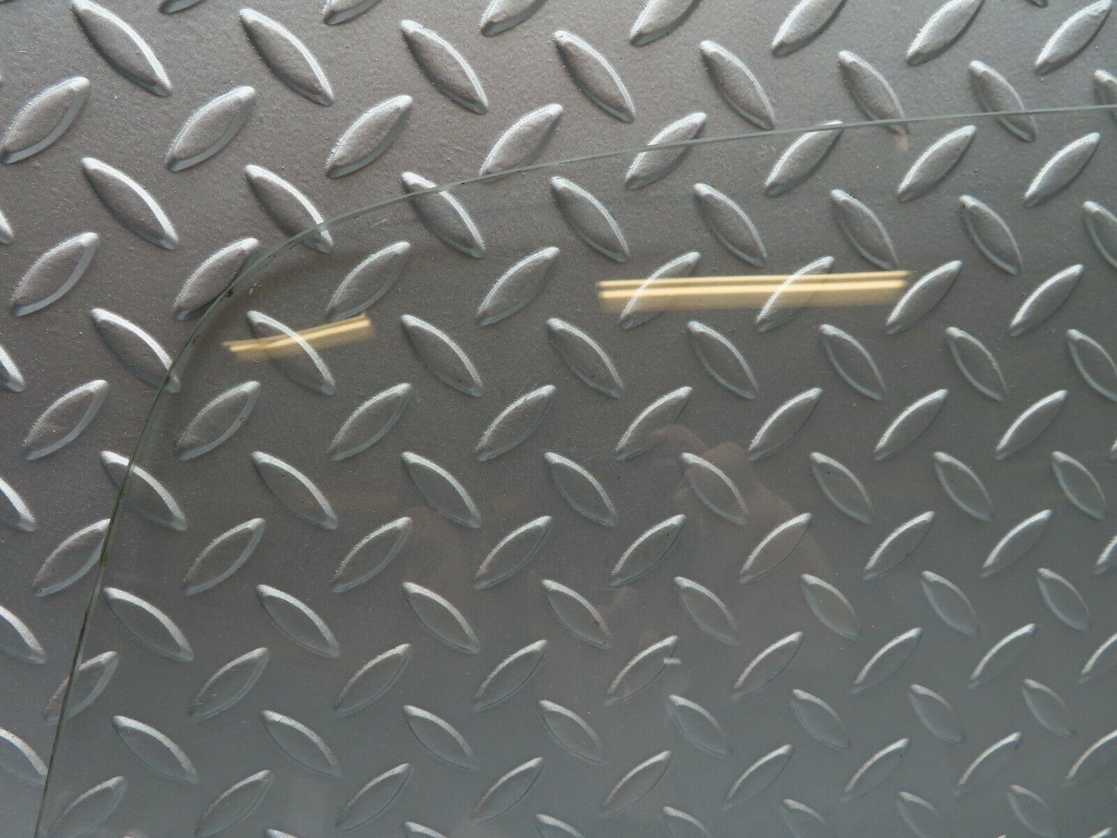 3553 Mercedes-Benz W105 PONTON Rear Windscreen