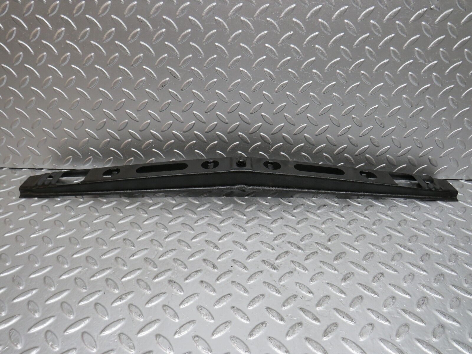 29637 Mercedes-Benz W123 230E Front Bumper Centre Bracket