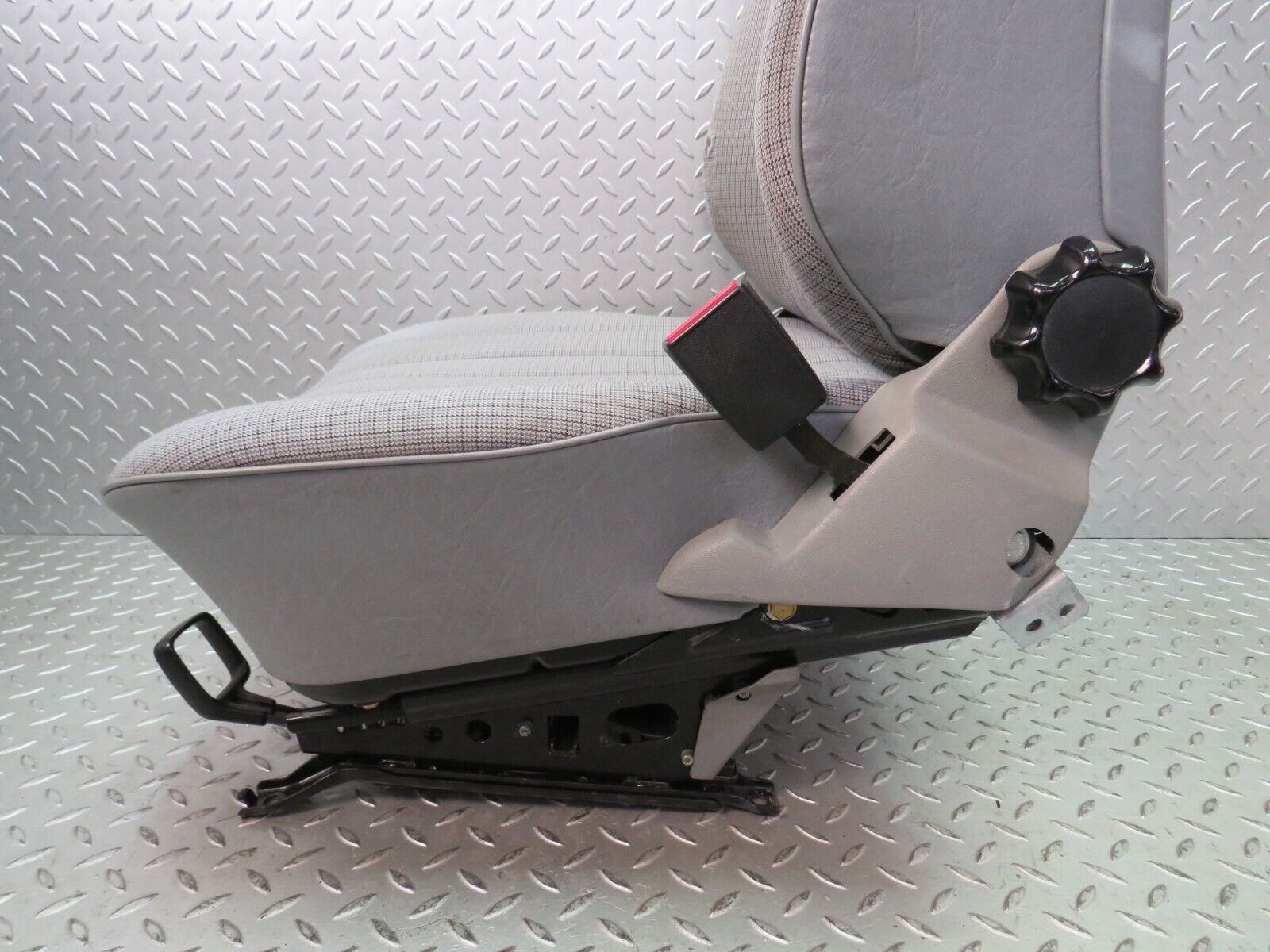 33706 Mercedes-Benz W201 190E 2.0L Front Right Driver Seat