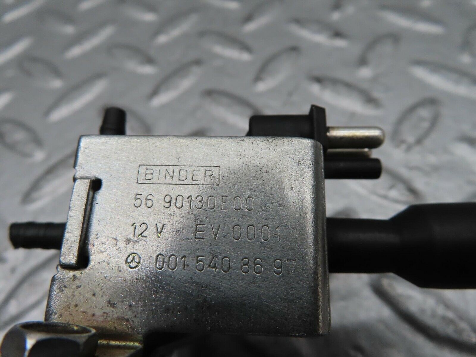 14737 Mercedes-Benz W201 190E Vacuum Control Valve 0015408697