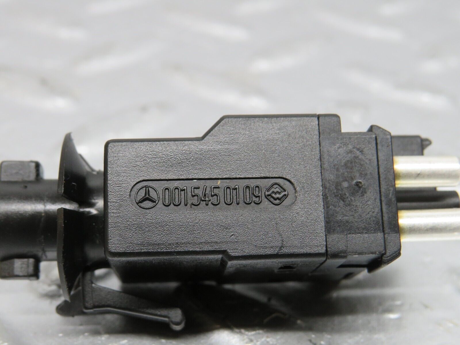 39635 Mercedes-Benz R129 320SL Coupe Brake Light Switch 0015450109