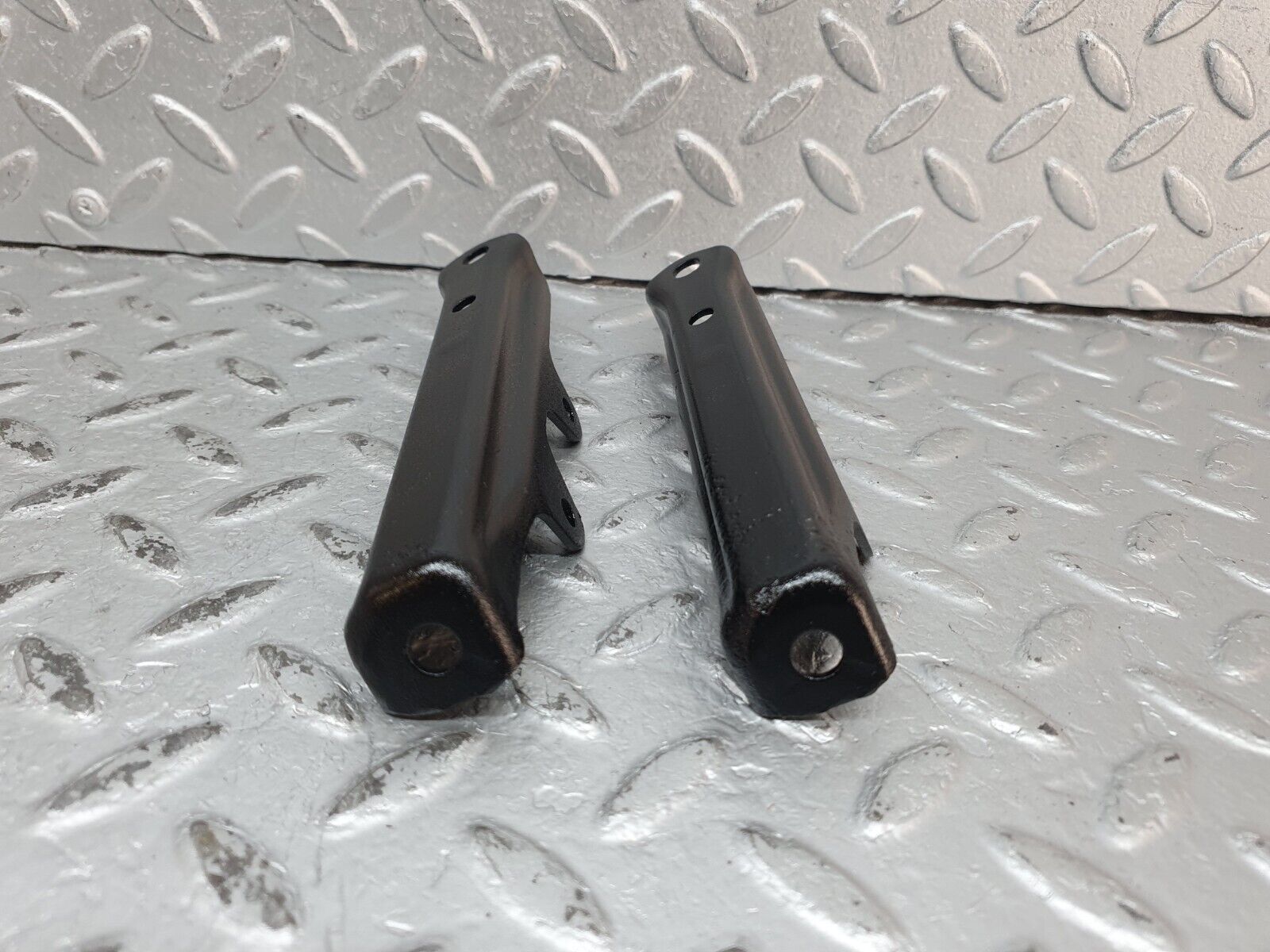 41236 Mercedes-Benz W126 300SE Air Intake Manifold Bracket