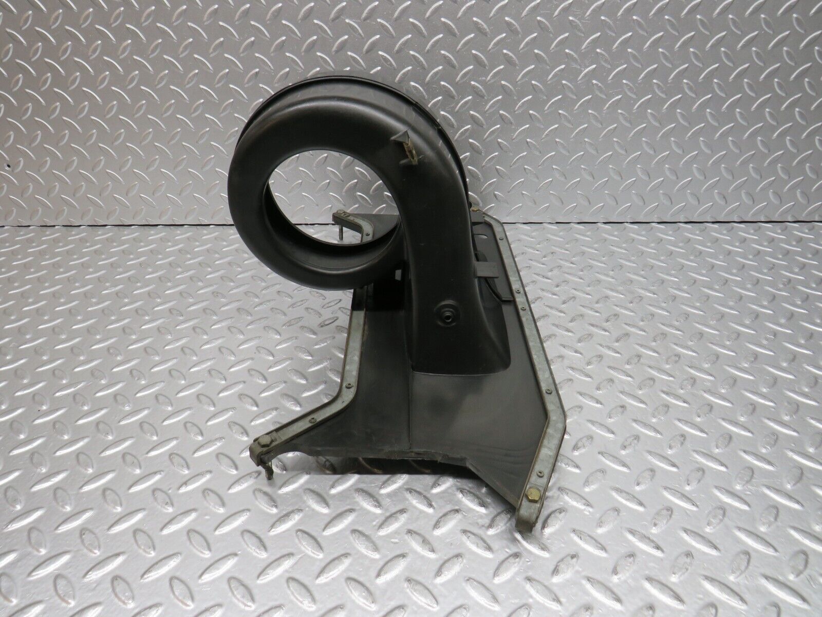 31647 Mercedes-Benz W201 190LE 1.8L Heater Blower Housing Behr 91.484.52.017
