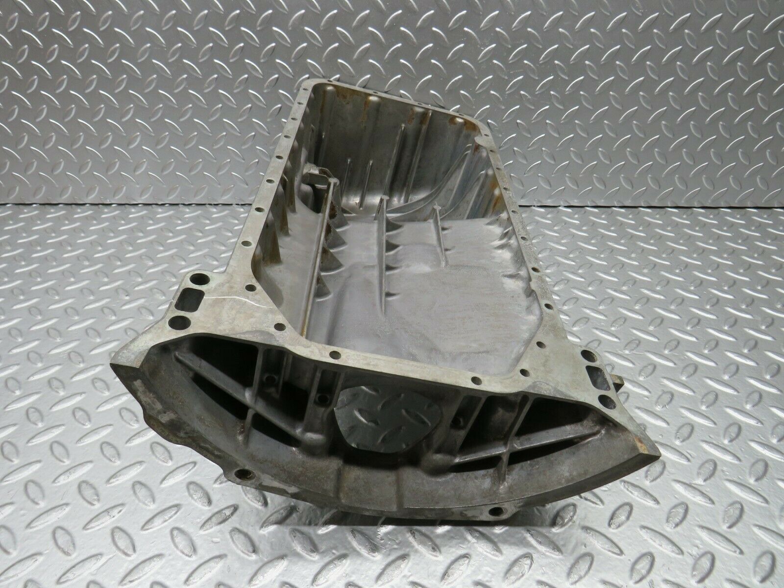 22536 Mercedes-Benz C124 E220 Coupe Oil Pan Oil Sump 1110140802