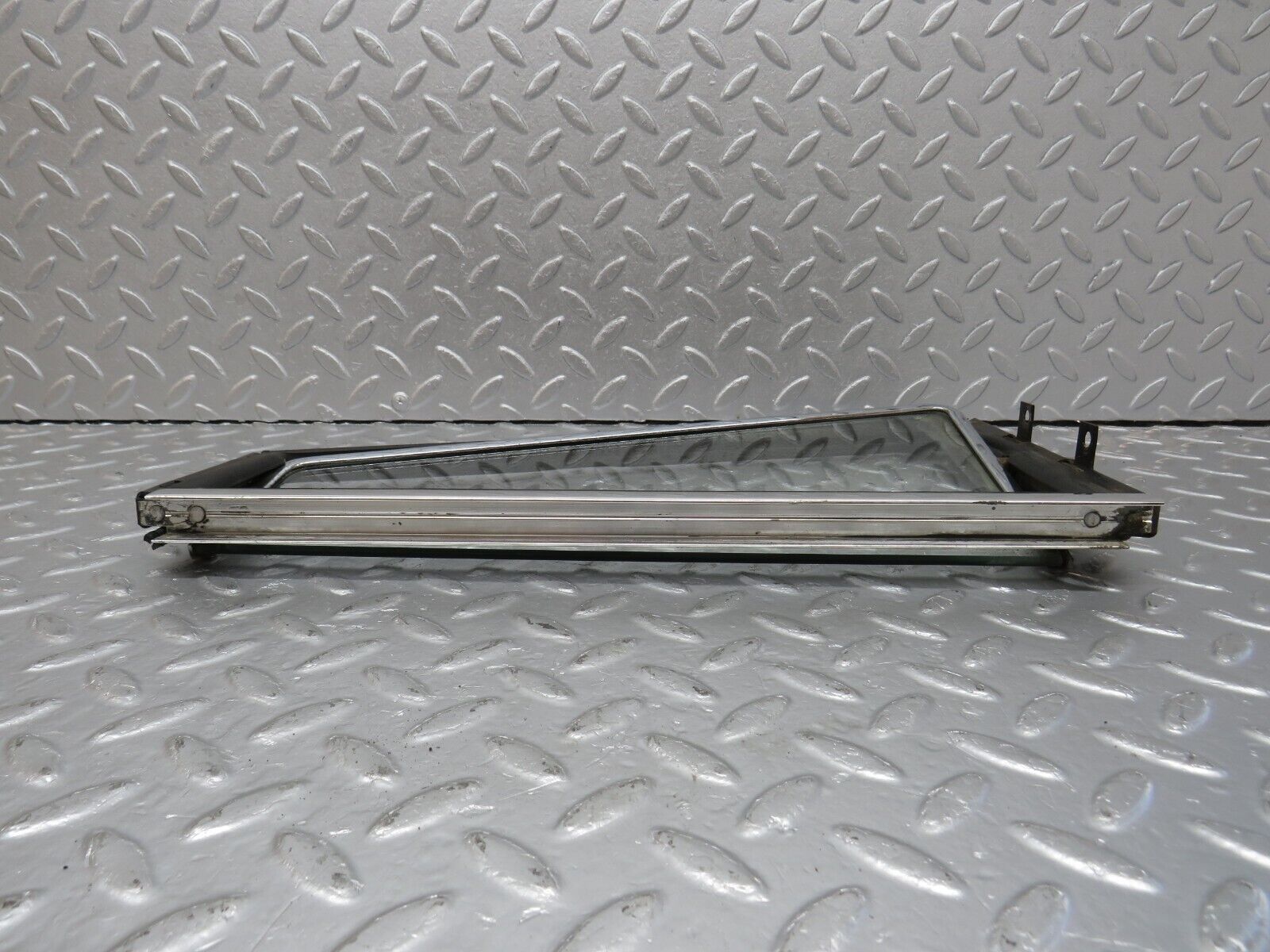 40501 Mercedes-Benz W110 230 Front Left Quarter Window